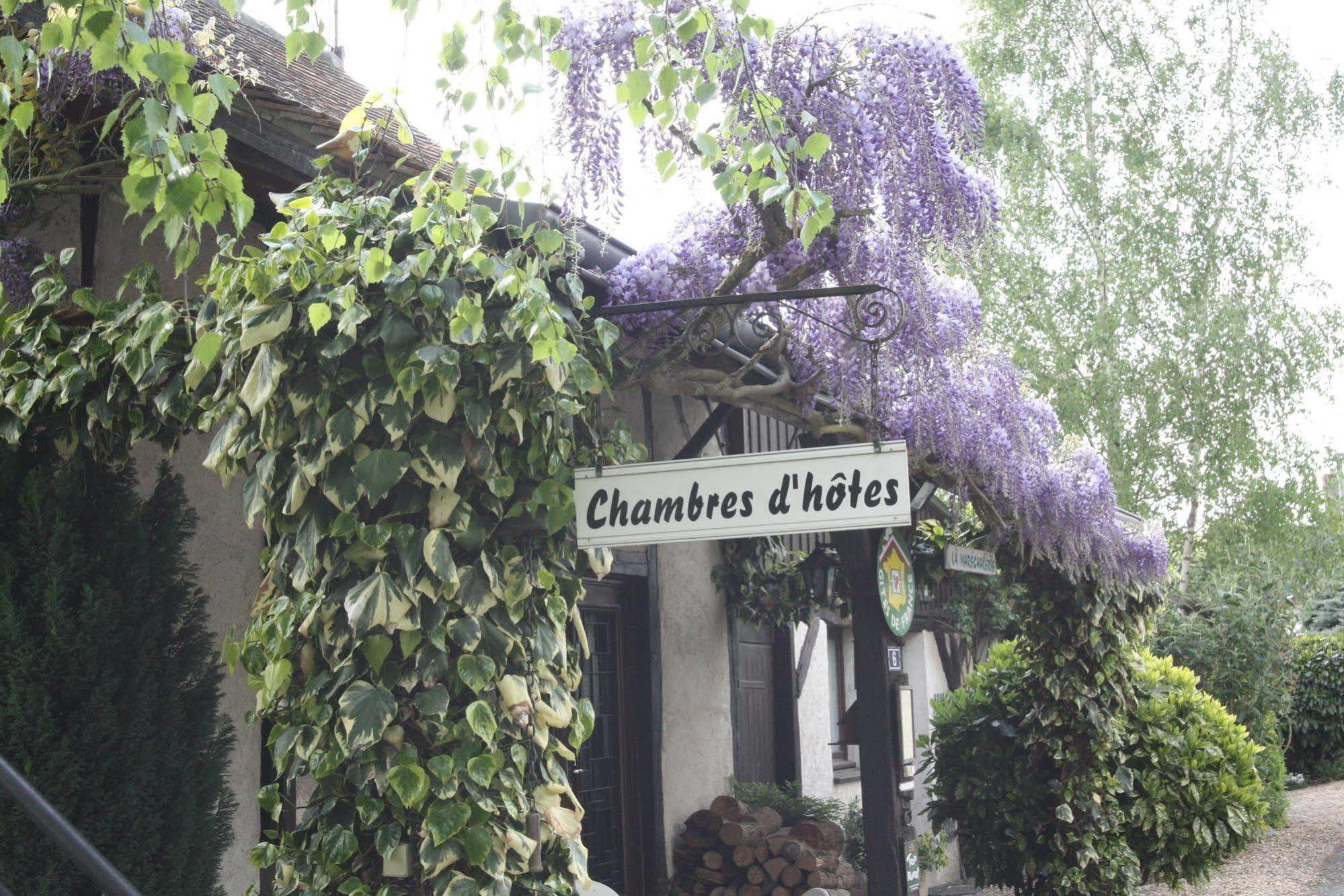 Bed and Breakfast La Maréchalerie Monthodon Exterior foto